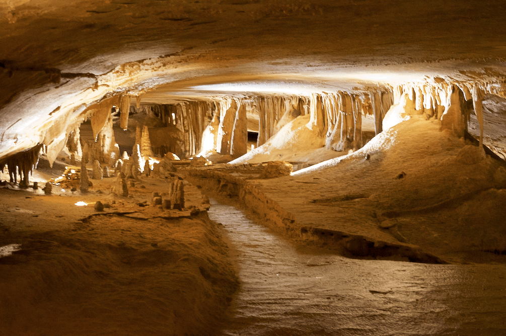Crystal Palace tour formations at Marengo Cave